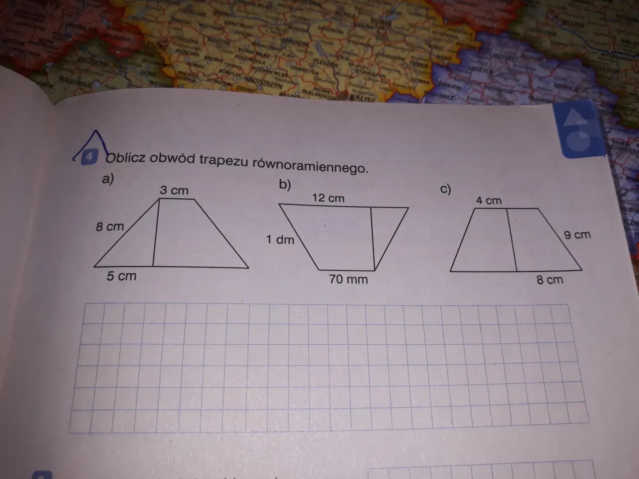 Jak obliczyć obwód trapezu równoramiennego narysowanego obok?